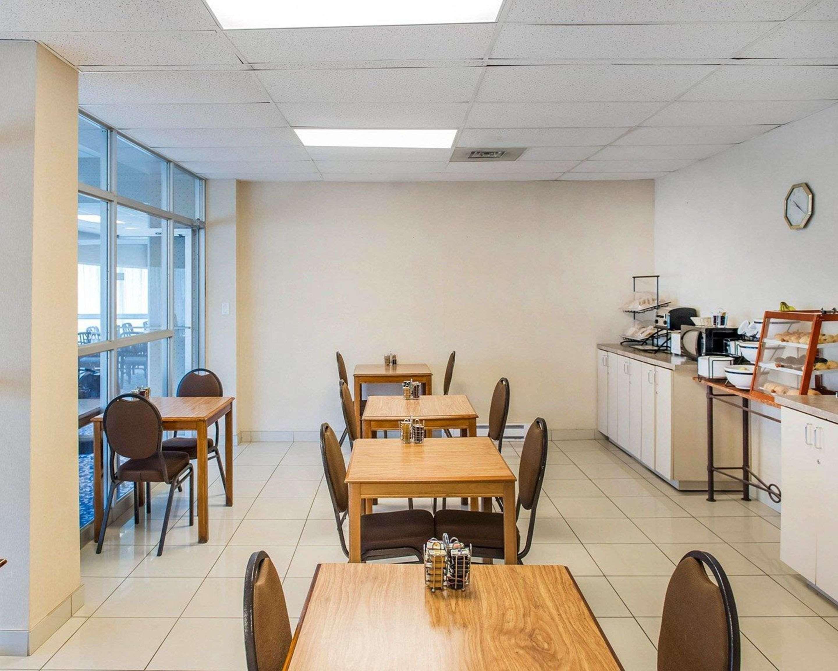 Econo Lodge Смітс-Фолз Екстер'єр фото